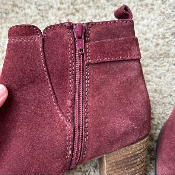 Lola Cruz Burgendy Chunky Heel Suede Ankle Bootie size 40/9.5 - Picture 4 of 8